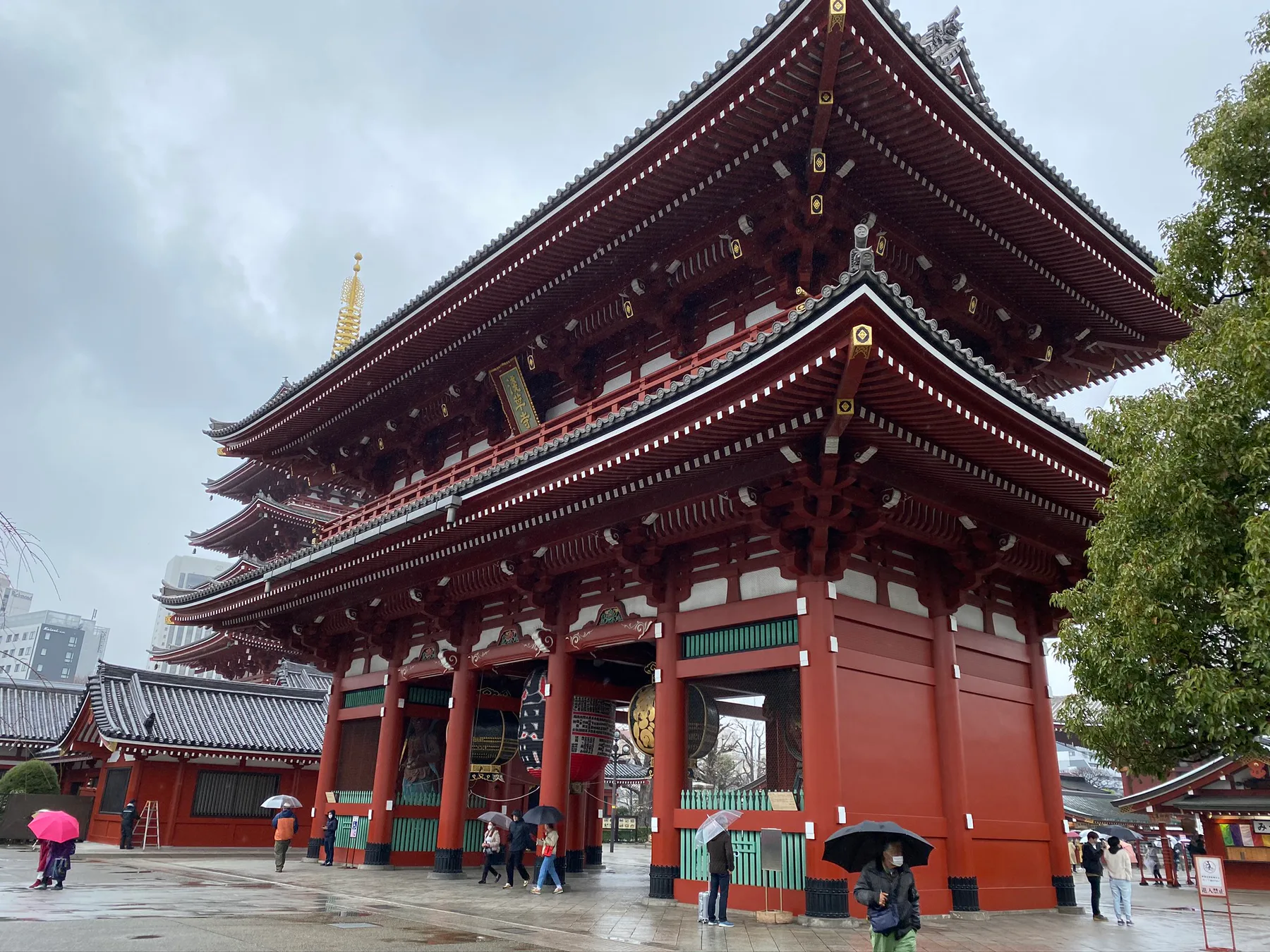 The main gate at Sensō-ji in Asakusa.